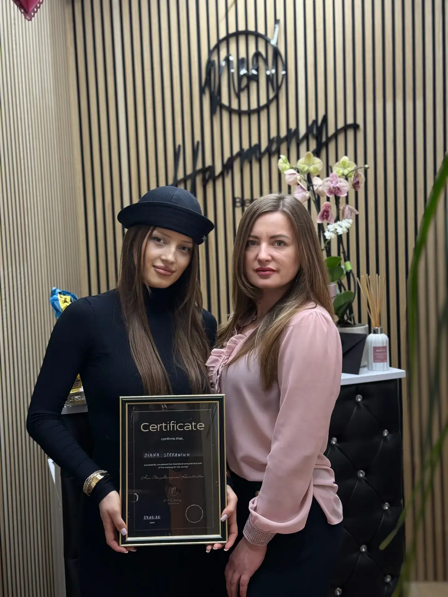 Випускниця із сертифікатом у студії N&V Harmony